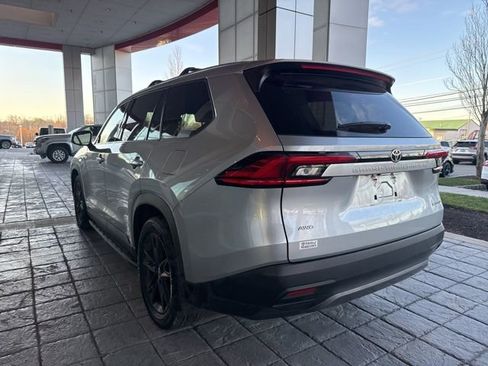 Used 2024 Toyota Grand Highlander Limited image 10