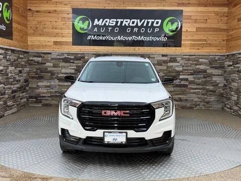 Used 2023 GMC Terrain SLE w/ Driver Convenience Package AWD/4WD image 3