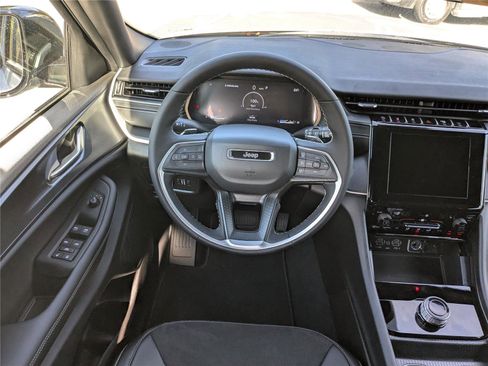 New 2025 Jeep Grand Cherokee Altitude image 17
