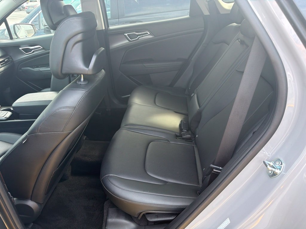 Used 2026 Kia Sportage EX FWD image 9