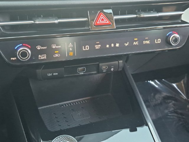Used 2024 Kia Niro EX FWD image 22
