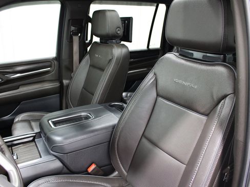 Used 2023 GMC Yukon XL Denali AWD/4WD image 4