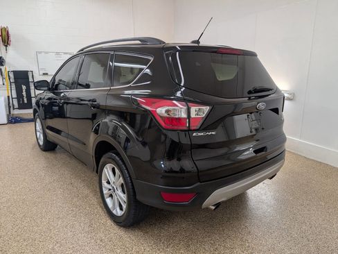 Used 2018 Ford Escape SE image 3
