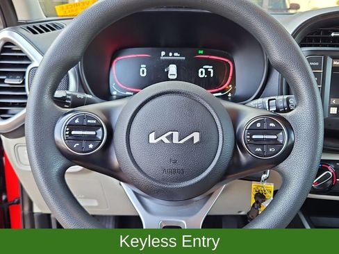 Used 2025 Kia Soul LX FWD image 10