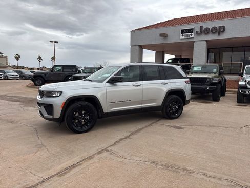 New 2026 Jeep Grand Cherokee Altitude AWD/4WD image 1