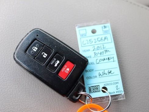 Used 2012 Toyota Camry XLE image 32