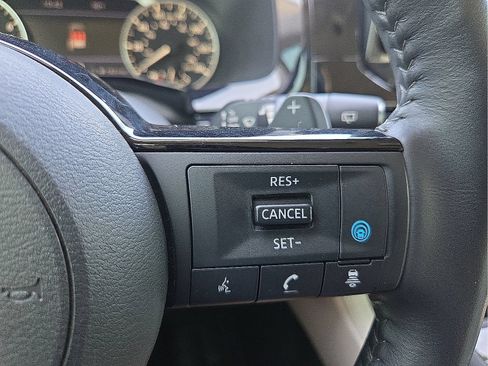 Used 2022 Nissan Pathfinder SL FWD image 19
