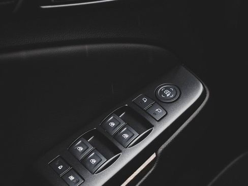 Used 2018 Chevrolet Suburban LT image 9