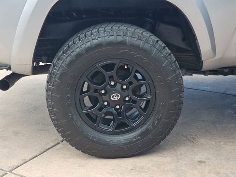 Used 2021 Toyota Tacoma SR5 RWD image 36