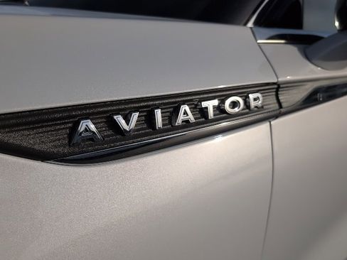 Used 2025 Lincoln Aviator AWD image 5