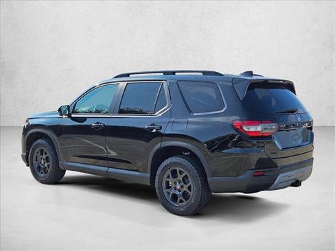 Used 2025 Honda Pilot TrailSport image 9