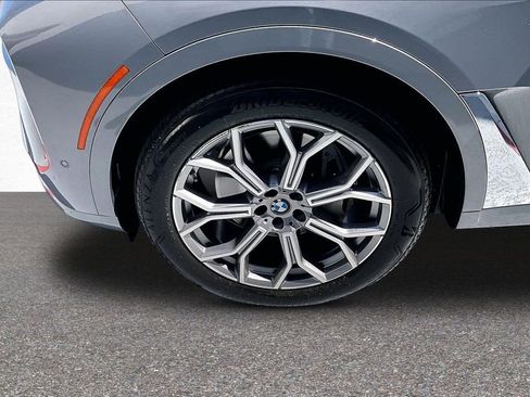 Used 2024 BMW X7 xDrive40i w/ Parking Assistance Package image 32