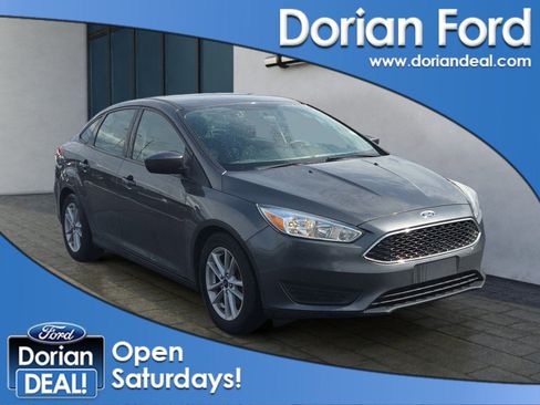Used 2018 Ford Focus SE FWD image 1