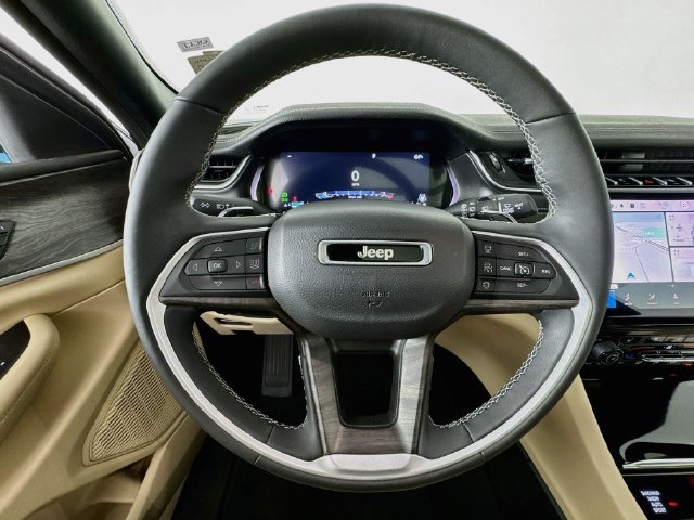Used 2023 Jeep Grand Cherokee Limited w/ Luxury Tech Group II AWD/4WD image 14