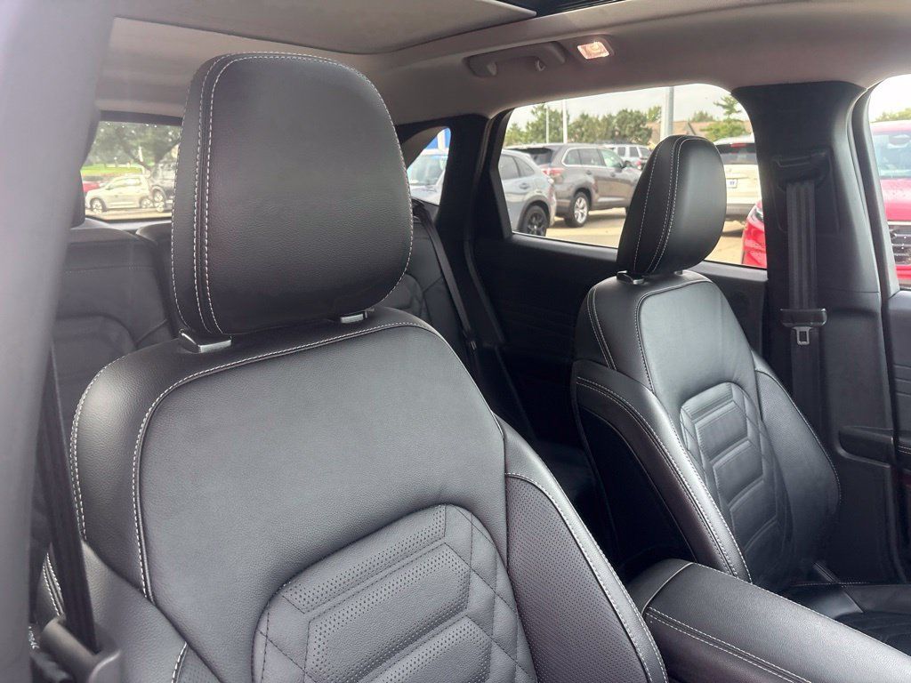 Used 2024 Ford Escape Platinum w/ Premium Technology Package AWD/4WD image 26