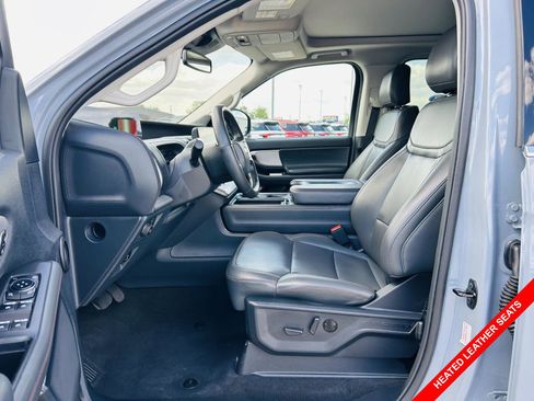 Used 2025 Ford Expedition Active AWD/4WD image 3