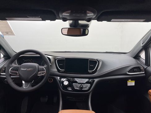 New 2026 Chrysler Pacifica Pinnacle image 10