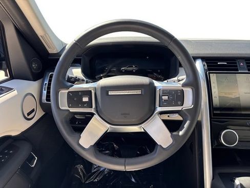 Used 2025 Land Rover Discovery S AWD/4WD image 14