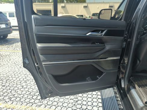 Used 2022 Jeep Grand Wagoneer Series II AWD/4WD image 29