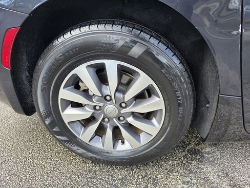 Used 2020 Chrysler Pacifica Touring-L Plus image 19