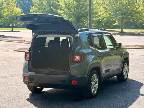 Used 2017 Jeep Renegade Latitude w/ Popular Equipment Group FWD image 18