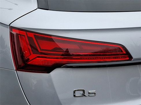 Certified 2025 Audi Q5 2.0T Premium w/ Convenience Plus Package image 10