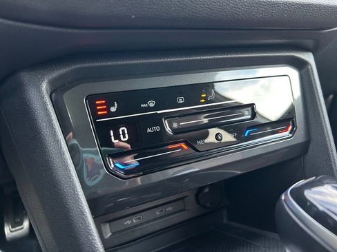 Used 2022 Volkswagen Tiguan SEL R-Line image 36