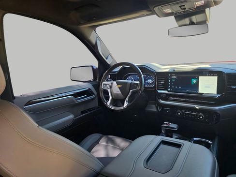 Used 2022 Chevrolet Silverado 1500 LT w/ Z71 Off-Road Package image 11