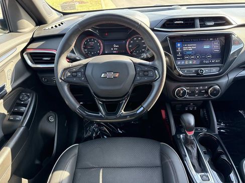 Used 2023 Chevrolet TrailBlazer RS w/ Sun and Liftgate Package FWD image 13