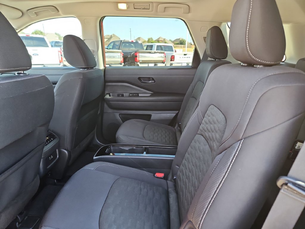 Used 2025 Nissan Pathfinder SV w/ SV Premium Package FWD image 13