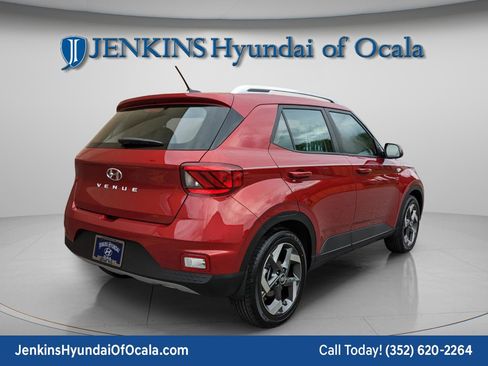 New 2025 Hyundai Venue SEL image 3