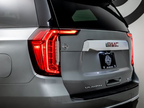 Used 2023 GMC Yukon XL SLT w/ SLT Premium Package AWD/4WD image 13