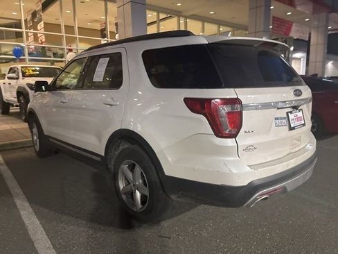 Used 2017 Ford Explorer XLT w/ Equipment Group 202A image 16