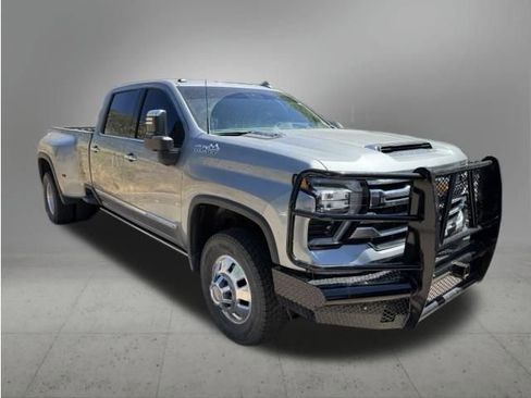 Used 2024 Chevrolet Silverado 3500 High Country w/ High Country Premium Package AWD/4WD image 3