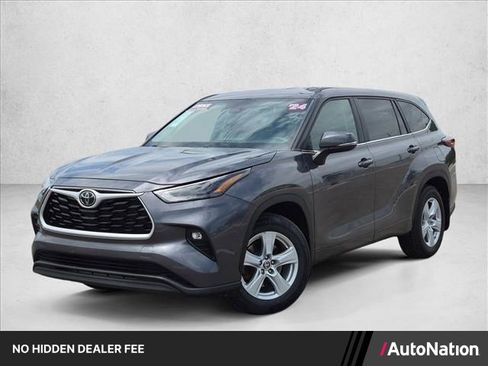 Used 2024 Toyota Highlander LE AWD/4WD image 1