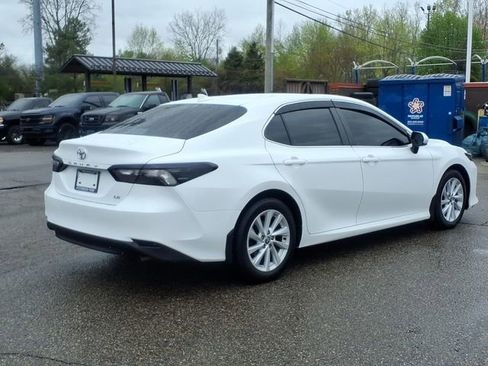 Used 2022 Toyota Camry LE FWD image 4