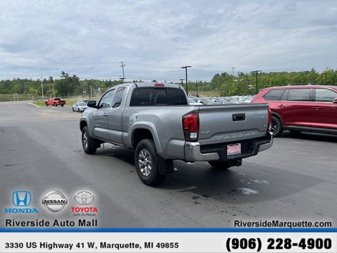Used 2019 Toyota Tacoma SR5 AWD/4WD image 6