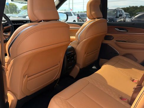 Used 2025 Jeep Grand Cherokee Summit AWD/4WD image 10