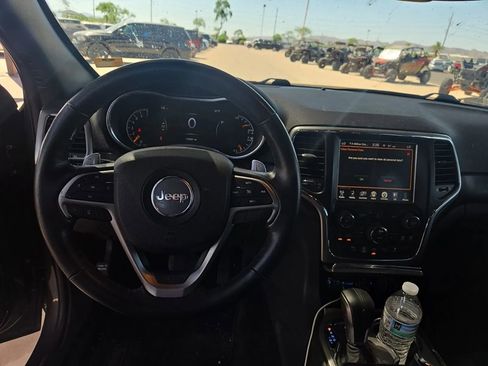 Used 2017 Jeep Grand Cherokee Altitude RWD image 7