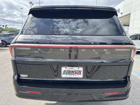New 2026 Lincoln Navigator L Reserve AWD/4WD image 4