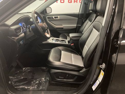 Used 2024 Ford Explorer XLT w/ Equipment Group 202A AWD/4WD image 21