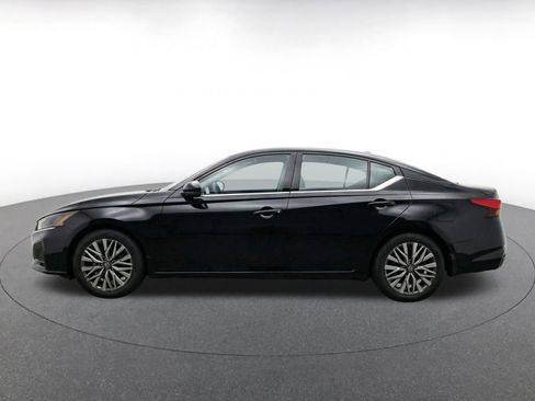 Used 2025 Nissan Altima 2.5 SV FWD image 4