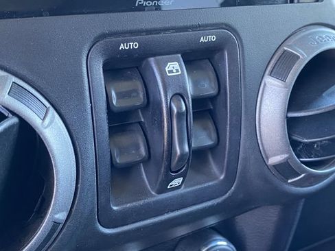 Used 2016 Jeep Wrangler Unlimited Sport w/ Quick Order Package 24S AWD/4WD image 19