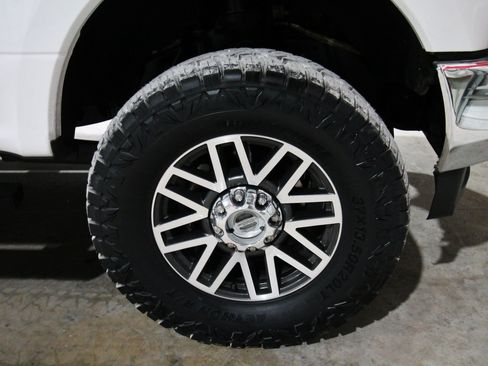 Used 2019 Ford F350 Lariat w/ Lariat Value Package AWD/4WD image 17