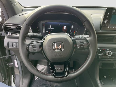 Used 2025 Honda Pilot Black Edition image 11