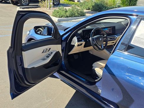 Used 2023 BMW 330i Sedan w/ Premium Package image 41