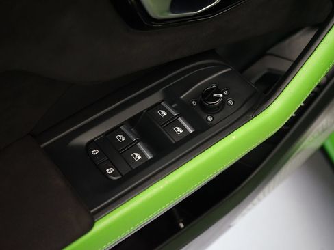 Used 2022 Lamborghini Urus AWD/4WD image 28