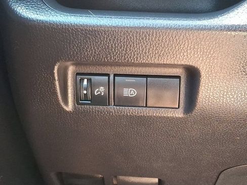Used 2025 Toyota RAV4 XLE AWD/4WD image 17