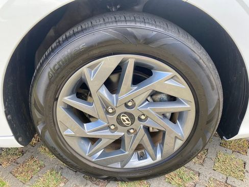 Certified 2024 Hyundai Elantra SEL FWD image 9