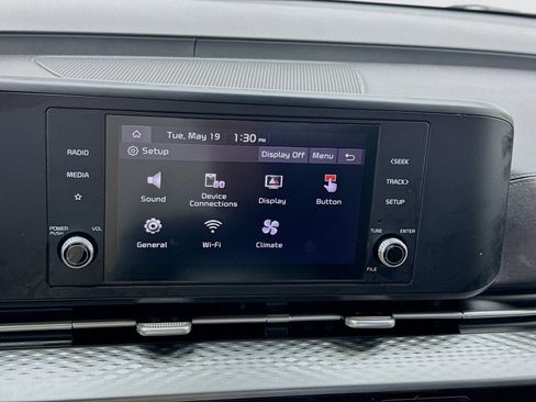 Used 2022 Kia Carnival LX FWD image 9